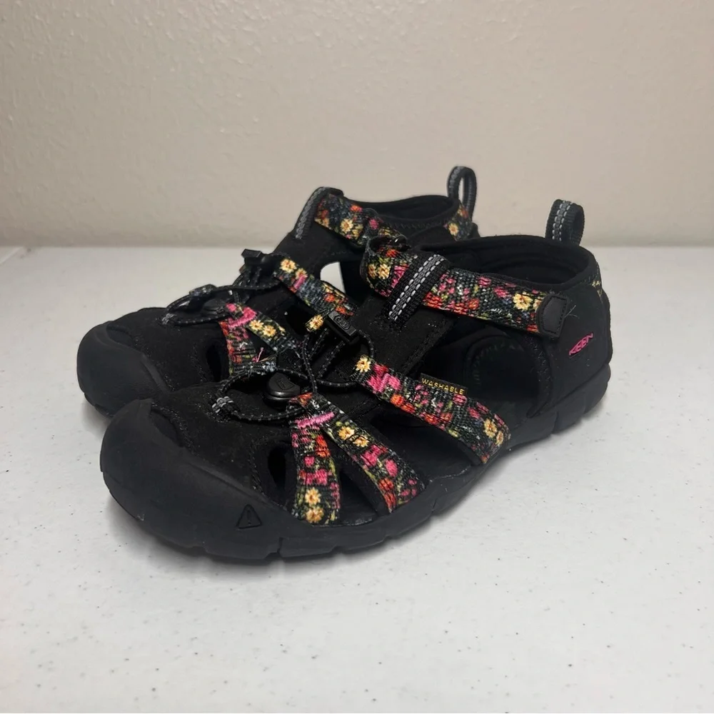 Keen Shoes Kids Seacamp II in Black Floral Youth Size US 4 Water Washable Straps